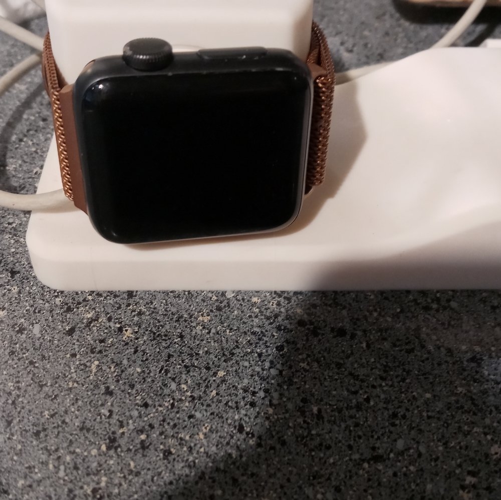 Apple Watch - Picture 2 of 2